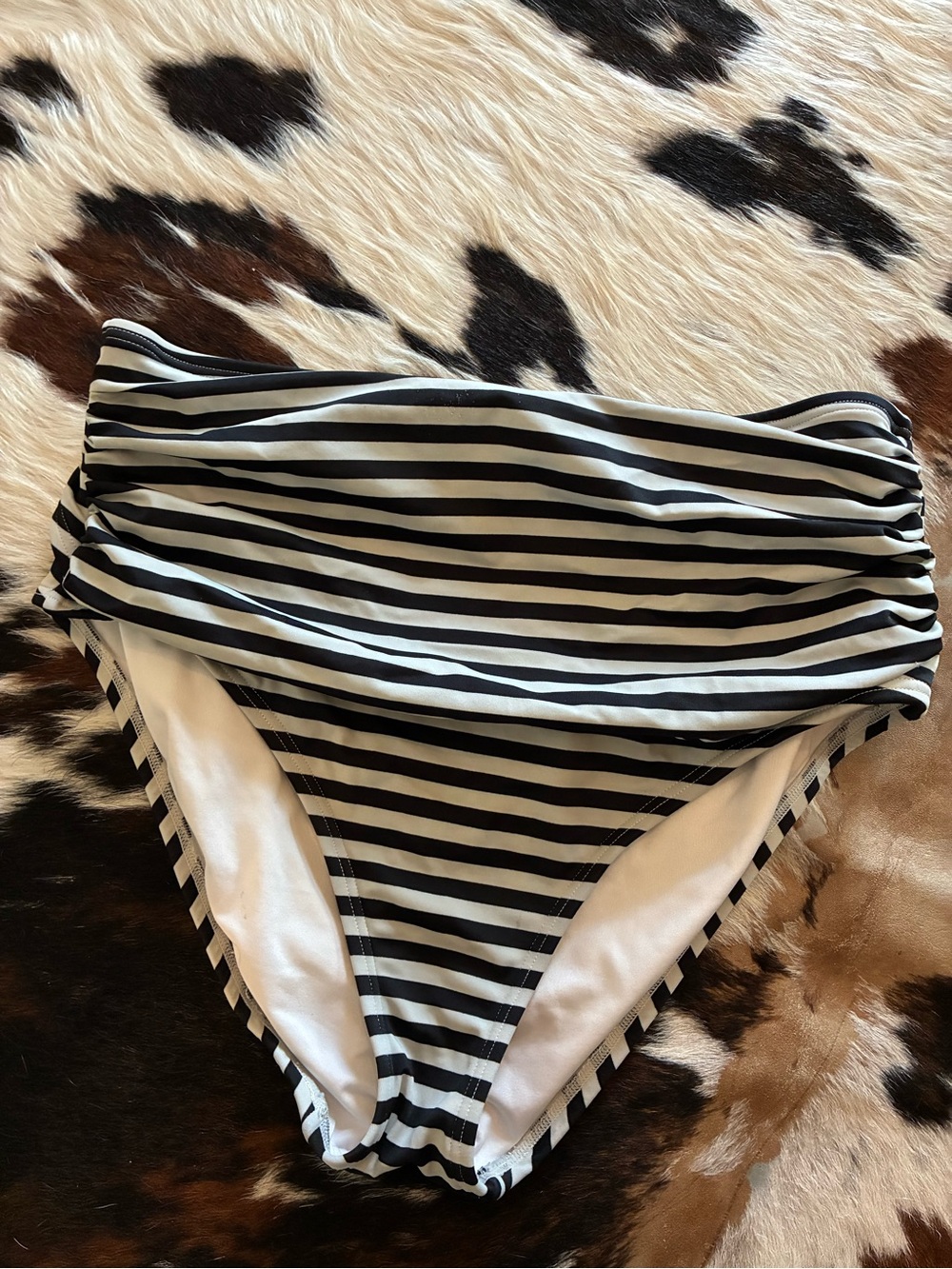 🔥BOGO SWIMWEAR👙
Victoria's Secret Black and White Striped High-Waist Bikini Bott
